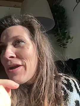 Snapshot of Lwhite1 chatting on 03-21-25, 03:57 Lwhite1 online show from 03-21-25, 03:57