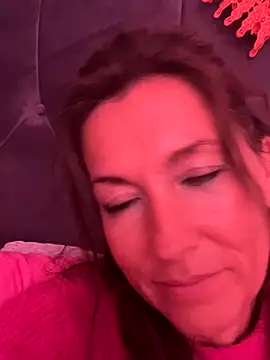 Snapshot of Lwhite1 chatting on 09-16-25, 03:24 Lwhite1 online show from 09-16-25, 03:24