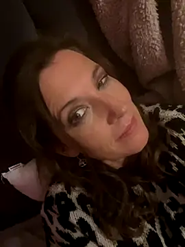 Snapshot of Lwhite1 chatting on 10-21-25, 11:49 Lwhite1 online show from 10-21-25, 11:49