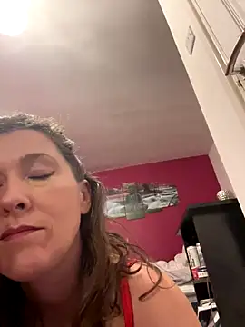 Snapshot of Lwhite1 chatting on 11-14-25, 04:17 Lwhite1 online show from 11-14-25, 04:17