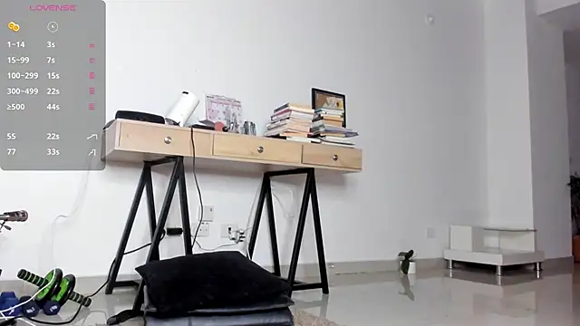 AnaHenao online show from 11-27-25, 11:29