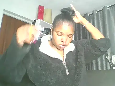 Snapshot of sweet_bigclit chatting on 09-14-25, 05:28 sweet bigclit online show from 09-14-25, 05:28