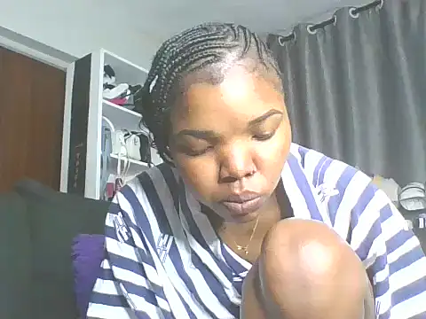 Snapshot of sweet_bigclit chatting on 10-15-25, 05:18 sweet bigclit online show from 10-15-25, 05:18