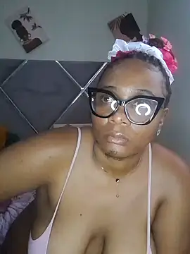 Snapshot of CocoBootyyy chatting on 03-11-25, 05:24 CocoBootyyy online show from 03-11-25, 05:24