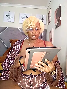 Snapshot of CocoBootyyy chatting on 09-11-25, 05:51 CocoBootyyy online show from 09-11-25, 05:51