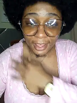 Snapshot of CocoBootyyy chatting on 09-28-25, 10:15 CocoBootyyy online show from 09-28-25, 10:15