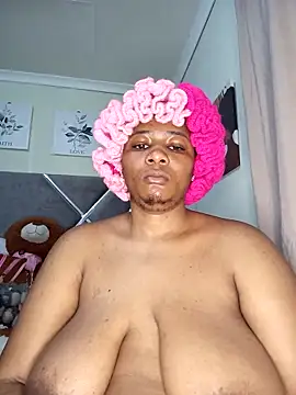 Snapshot of CocoBootyyy chatting on 10-11-25, 06:39 CocoBootyyy online show from 10-11-25, 06:39