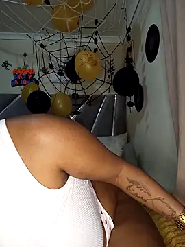 Snapshot of CocoBootyyy chatting on 10-25-25, 11:43 CocoBootyyy online show from 10-25-25, 11:43