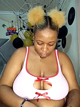 Snapshot of CocoBootyyy chatting on 10-26-25, 10:36 CocoBootyyy online show from 10-26-25, 10:36