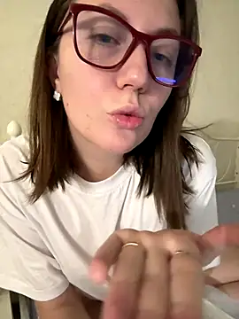 BeatriceTender online show from 12-19-25, 06:04