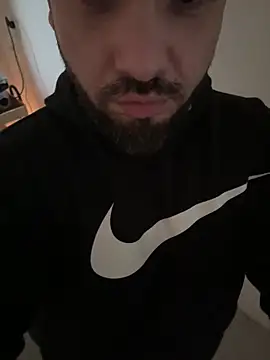 Snapshot of HairyArab90 chatting on 02-12-26, 02:34 HairyArab90 online show from 02-12-26, 02:34