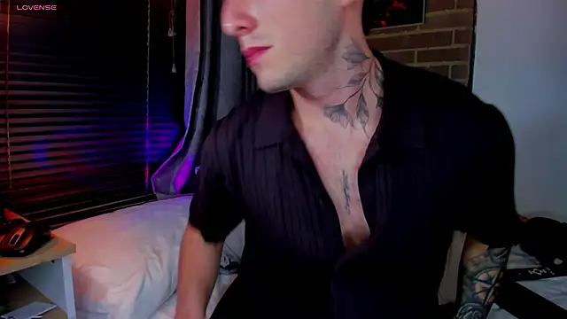 liam oficial02 online show from 05-24-26, 03:44