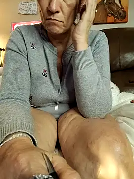 Snapshot of TheDime chatting on 02-04-26, 02:06 TheDime online show from 02-04-26, 02:06