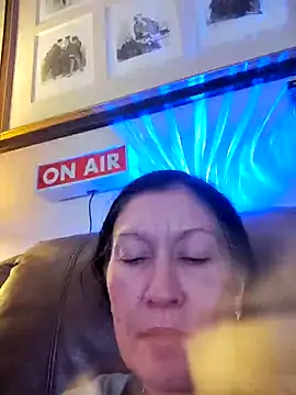 Snapshot of TheDime chatting on 02-25-26, 12:20 TheDime online show from 02-25-26, 12:20