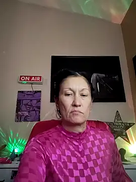 Snapshot of TheDime chatting on 04-02-26, 09:01 TheDime online show from 04-02-26, 09:01