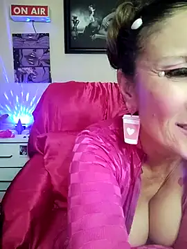 Snapshot of TheDime chatting on 04-03-26, 09:07 TheDime online show from 04-03-26, 09:07