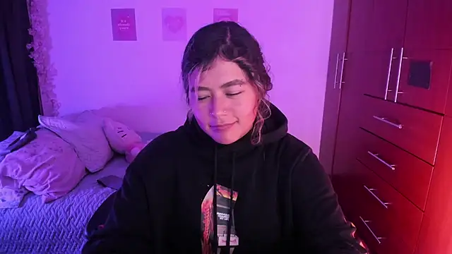 StephaniFox online show from 10-12-25, 01:48