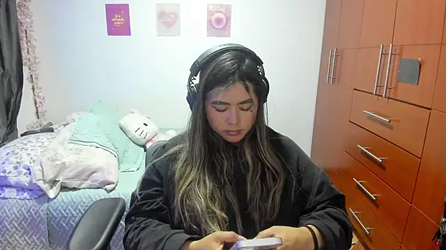 StephaniFox online show from 10-20-25, 04:13