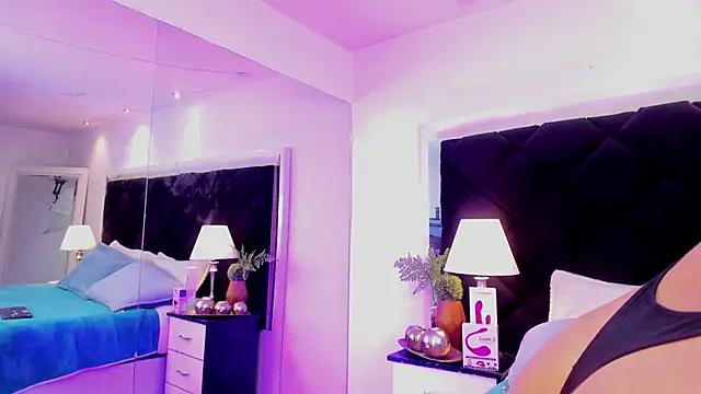 Holly Brensonexx  online show from 02-05-25, 08:14