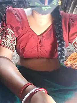 Snapshot of HotSexyBoudi chatting on 12-14-25, 08:41 HotSexyBoudi online show from 12-14-25, 08:41