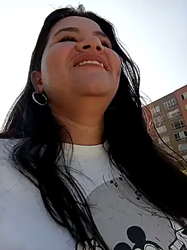 Snapshot of Julieta-tits chatting on 12-15-24, 01:32 Julieta-tits online show from 12-15-24, 01:32