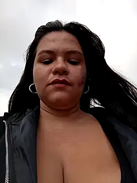 Snapshot of Julieta-tits chatting on 01-10-25, 09:31 Julieta-tits online show from 01-10-25, 09:31