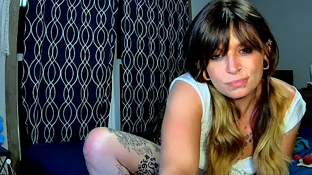 Snapshot of ZeelaXoXo chatting on 09-20-25, 04:13 ZeelaXoXo online show from 09-20-25, 04:13