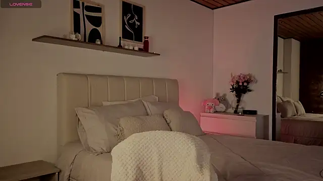 Snapshot of Roxxy_mora chatting on 11-13-25, 10:30 Roxxy mora online show from 11-13-25, 10:30