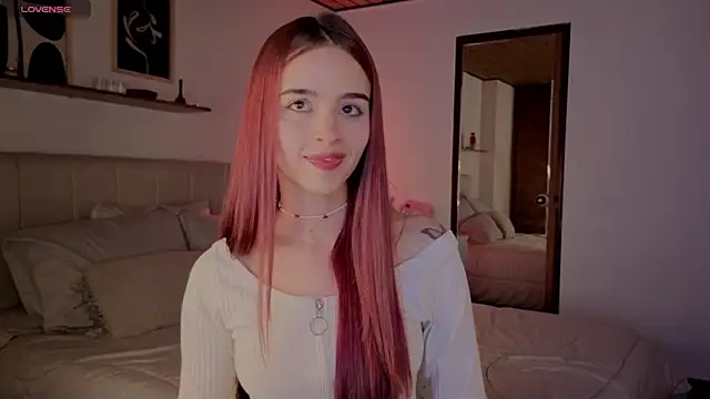 Snapshot of Roxxy_mora chatting on 11-19-25, 10:10 Roxxy mora online show from 11-19-25, 10:10