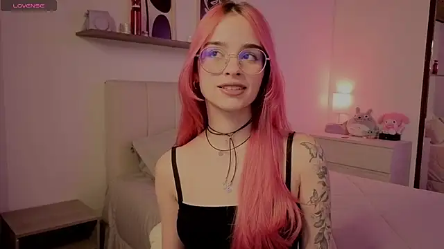 Snapshot of Roxxy_mora chatting on 12-02-25, 11:45 Roxxy mora online show from 12-02-25, 11:45