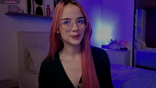 Snapshot of Roxxy_mora chatting on 12-17-25, 10:16 Roxxy mora online show from 12-17-25, 10:16