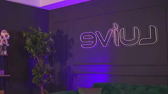 Snapshot of RaquelleVon chatting on 12-30-24, 01:26 RaquelleVon online show from 12-30-24, 01:26