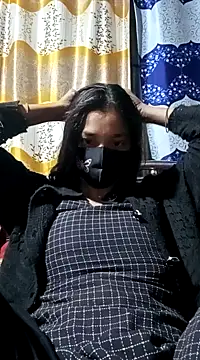 Snapshot of Aruyeshi- chatting on 02-11-25, 04:44 Aruyeshi- online show from 02-11-25, 04:44