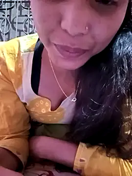 Snapshot of Aruyeshi- chatting on 03-07-25, 07:52 Aruyeshi- online show from 03-07-25, 07:52