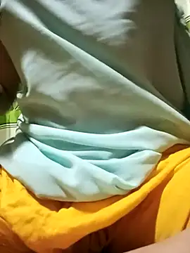 Snapshot of Aruyeshi- chatting on 03-09-25, 08:51 Aruyeshi- online show from 03-09-25, 08:51