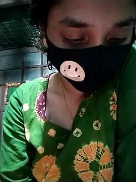 Snapshot of Aruyeshi- chatting on 10-27-25, 01:26 Aruyeshi- online show from 10-27-25, 01:26