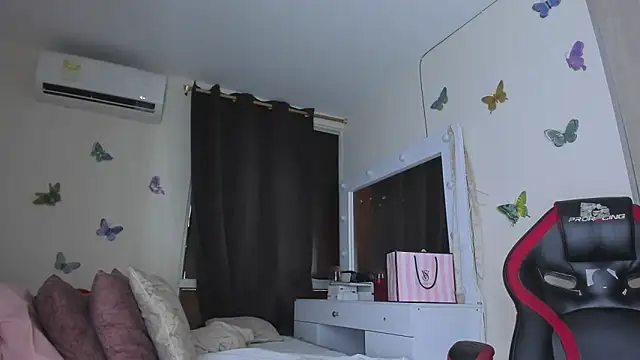 sofiacastillo01 online show from 10-04-25, 03:32