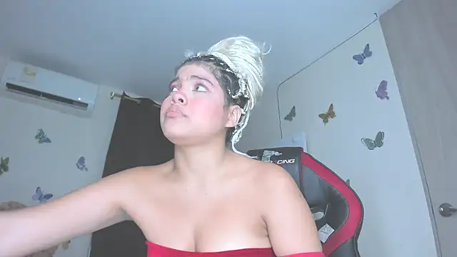 sofiacastillo01 online show from 10-13-25, 04:18