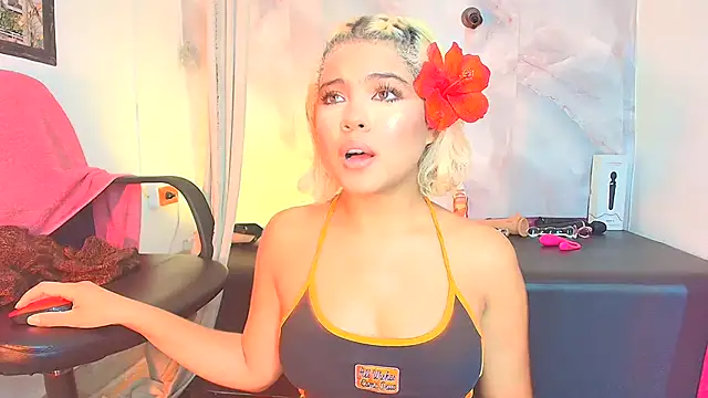 Snapshot of sofiacastillo01 chatting on 07-11-26, 01:36 sofiacastillo01 online show from 07-11-26, 01:36