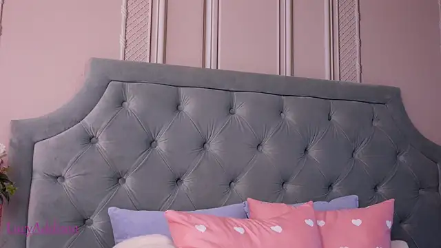 Snapshot of LucyAddison chatting on 11-12-25, 04:35 LucyAddison online show from 11-12-25, 04:35