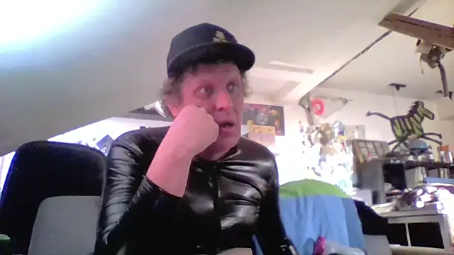 Snapshot of Bigthroaterboy chatting on 05-09-26, 05:18 Bigthroaterboy online show from 05-09-26, 05:18