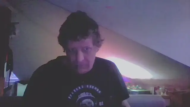 Snapshot of Bigthroaterboy chatting on 05-13-26, 03:37 Bigthroaterboy online show from 05-13-26, 03:37