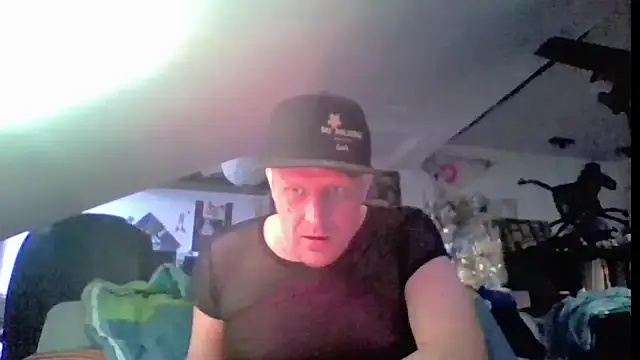 Snapshot of Bigthroaterboy chatting on 06-01-26, 06:42 Bigthroaterboy online show from 06-01-26, 06:42