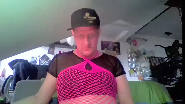 Snapshot of Bigthroaterboy chatting on 06-12-26, 04:50 Bigthroaterboy online show from 06-12-26, 04:50