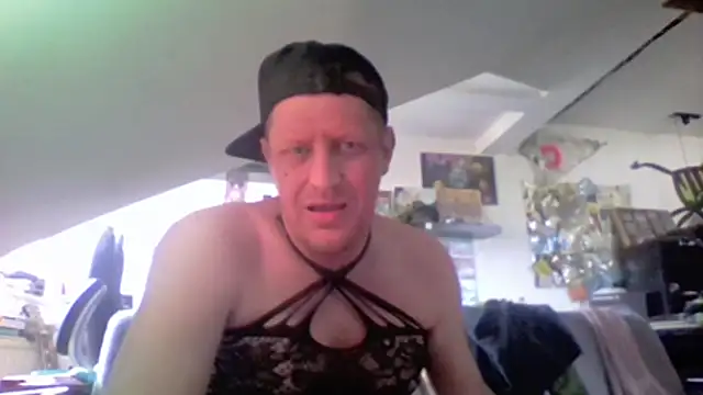 Snapshot of Bigthroaterboy chatting on 06-17-26, 06:16 Bigthroaterboy online show from 06-17-26, 06:16