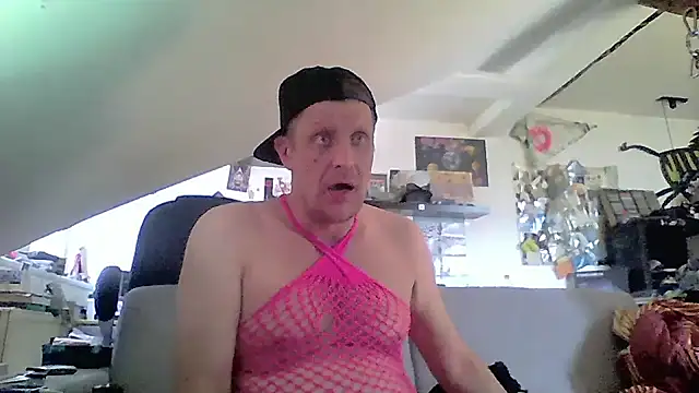 Snapshot of Bigthroaterboy chatting on 06-22-26, 03:31 Bigthroaterboy online show from 06-22-26, 03:31
