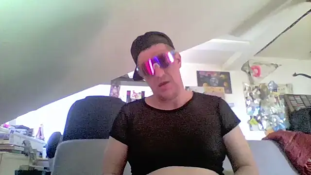 Snapshot of Bigthroaterboy chatting on 06-23-26, 03:43 Bigthroaterboy online show from 06-23-26, 03:43