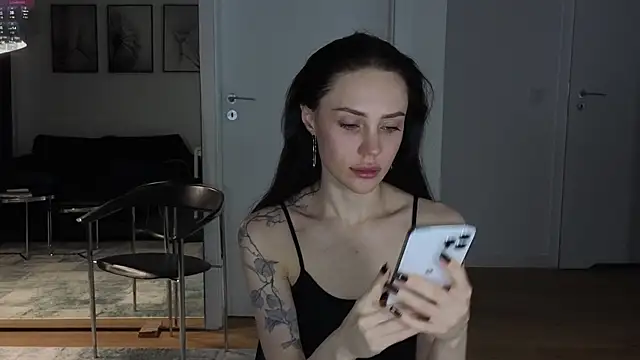 Sara Tranquil online show from 11-18-25, 09:30