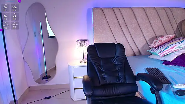 Snapshot of LeahPrada_ chatting on 12-28-24, 09:19 LeahPrada online show from 12-28-24, 09:19