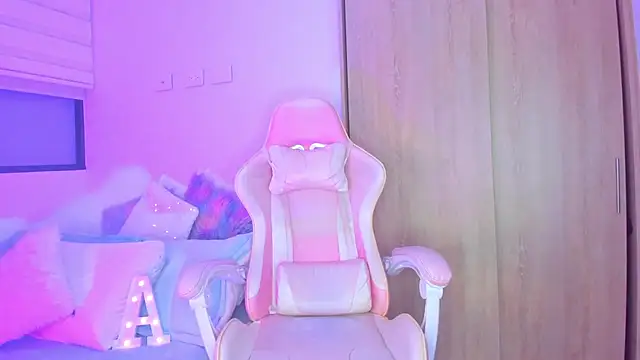 Snapshot of angelinalodge1 chatting on 02-17-25, 02:20 angelinalodge1 online show from 02-17-25, 02:20